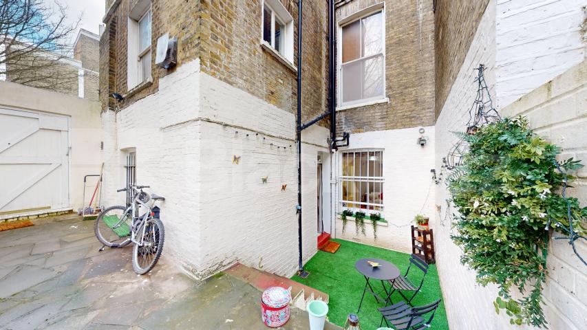 Spacious one bed with access to a garden mins to tube & shops Sutherland Avenue, Maida Vale